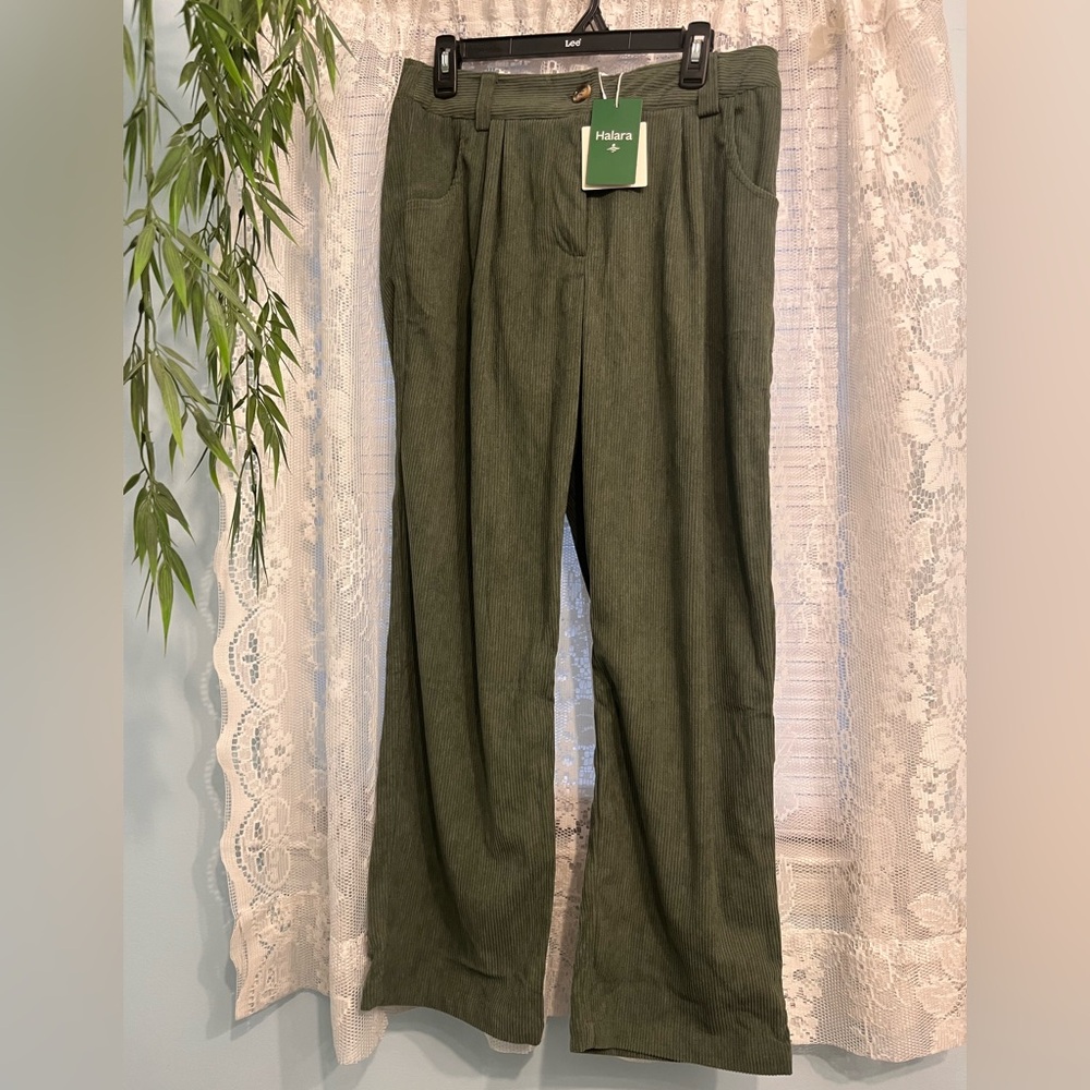 NWT Women’s HALARA corduroy pants